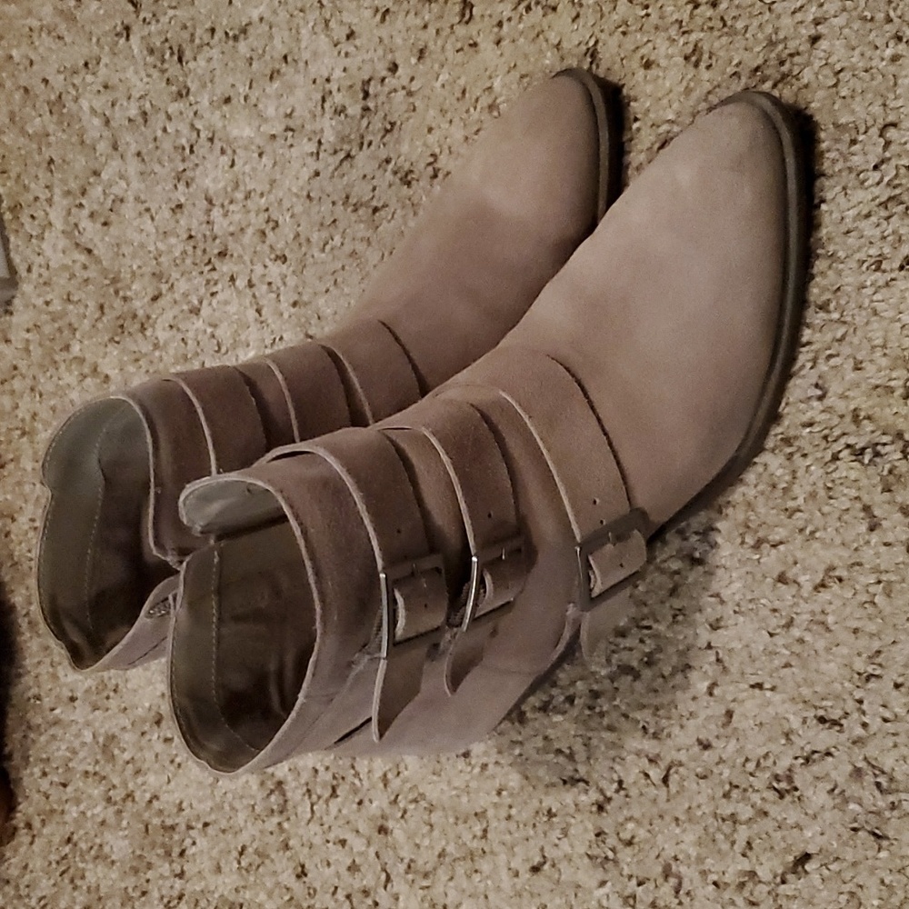 Size 7.5 women's Sole Society tan ankle boots